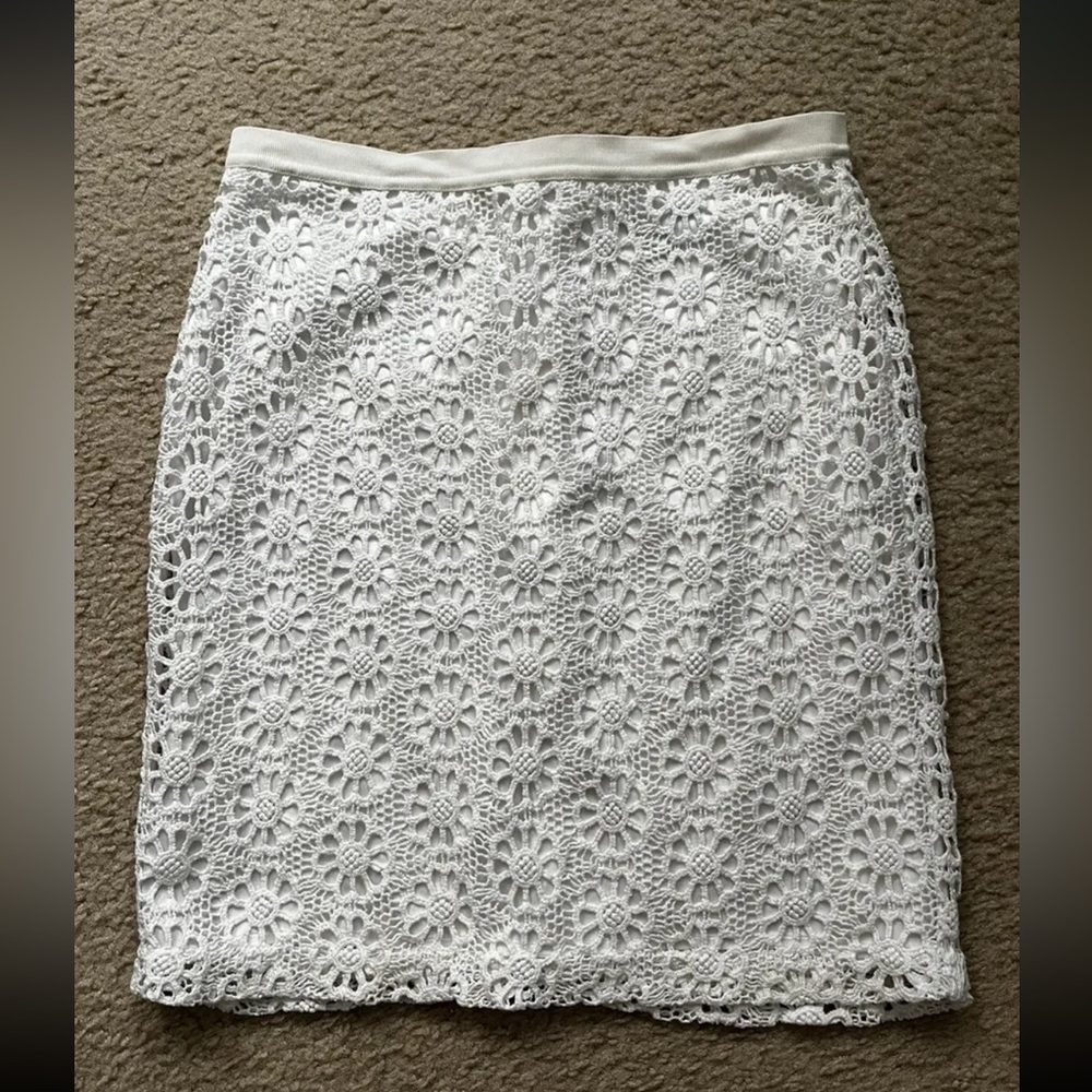 Ann Taylor White Floral Knit Skirt Size 2